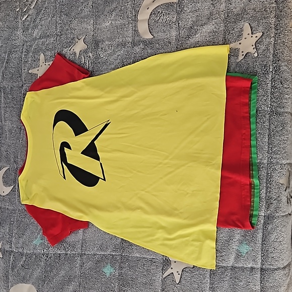 Robin shirt with Detachable cape - Picture 4 of 9